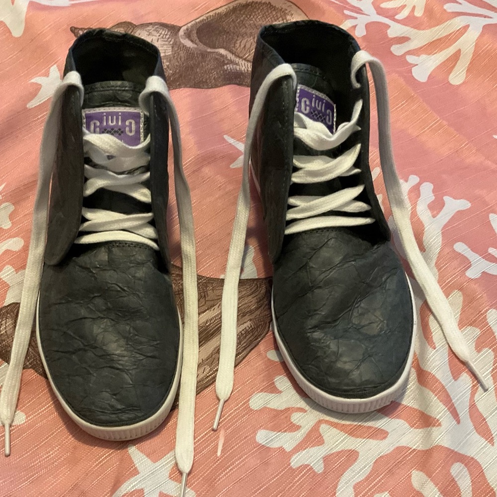 Women’s sneakers